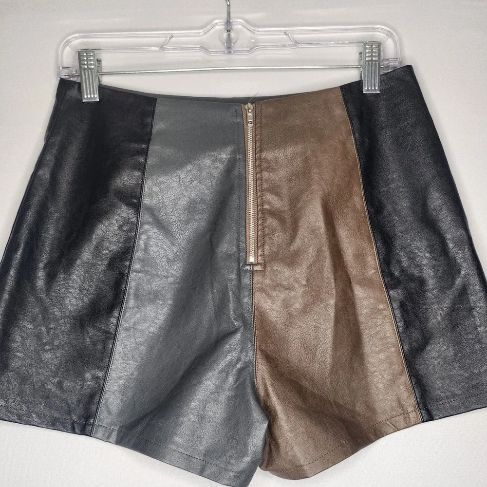 Le‎ Lis Womans Color Blocked Faux Leather Shorts Med